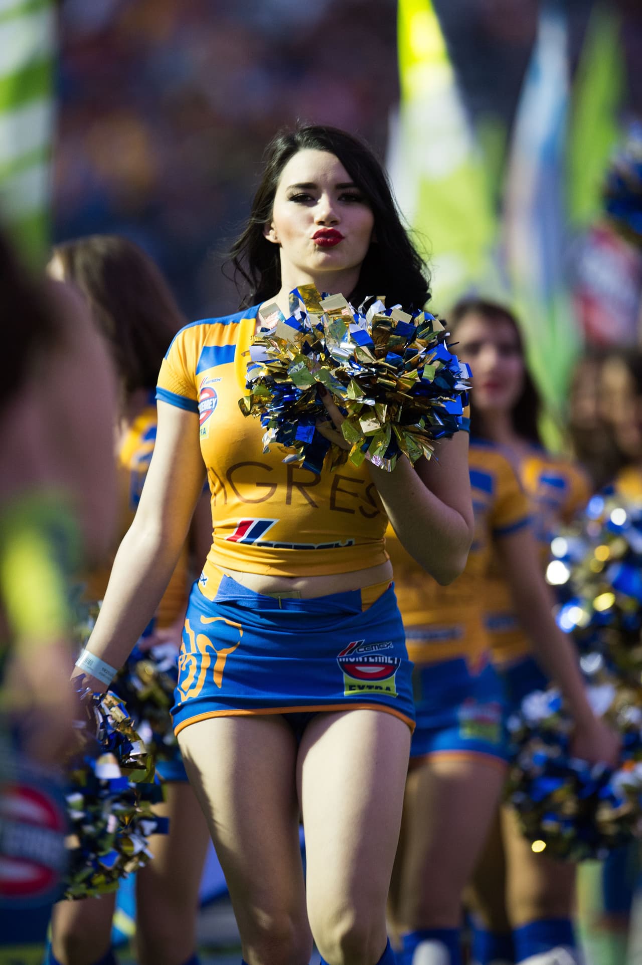 La belleza de las porristas en la fecha 2