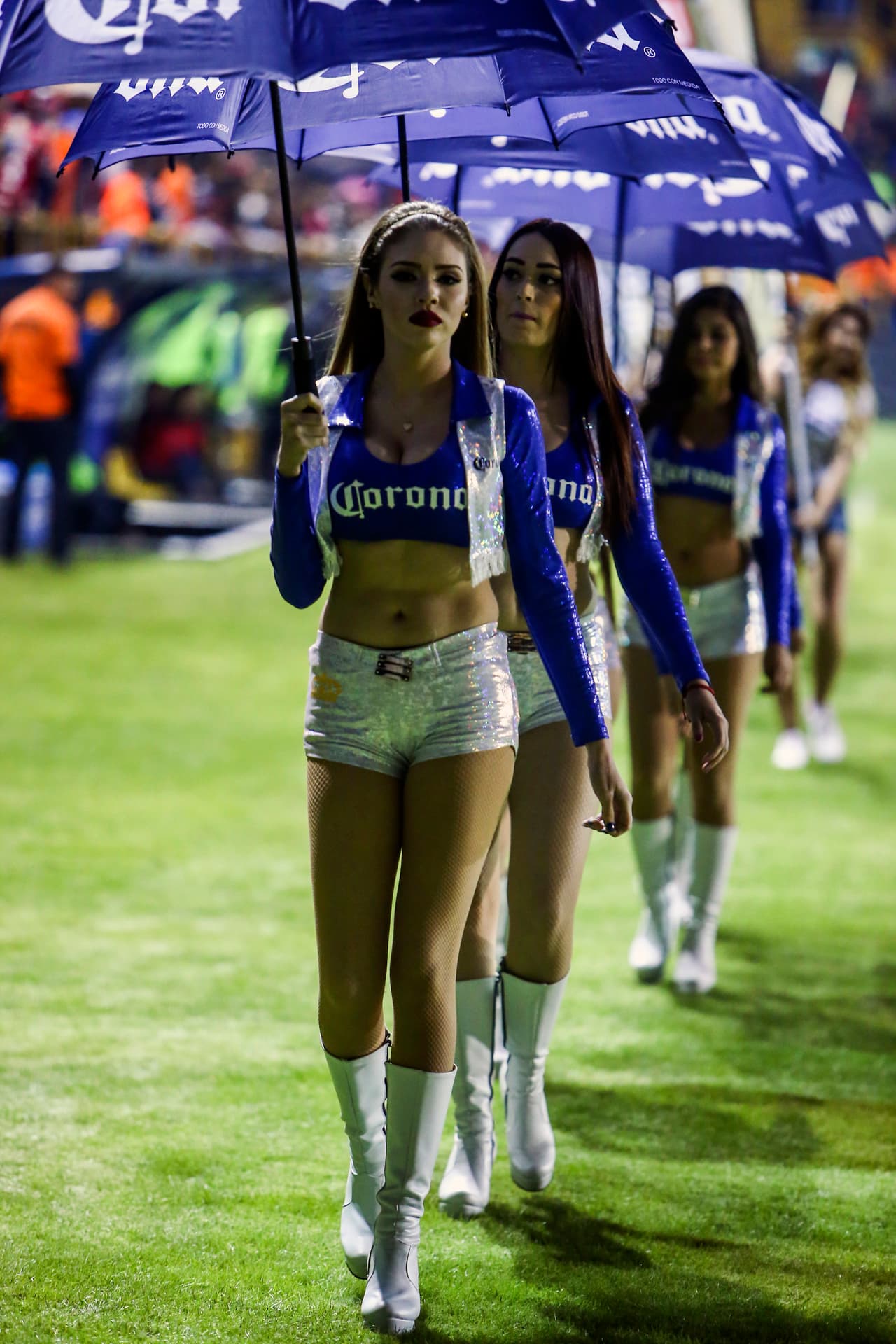 La belleza de las porristas en la fecha 2