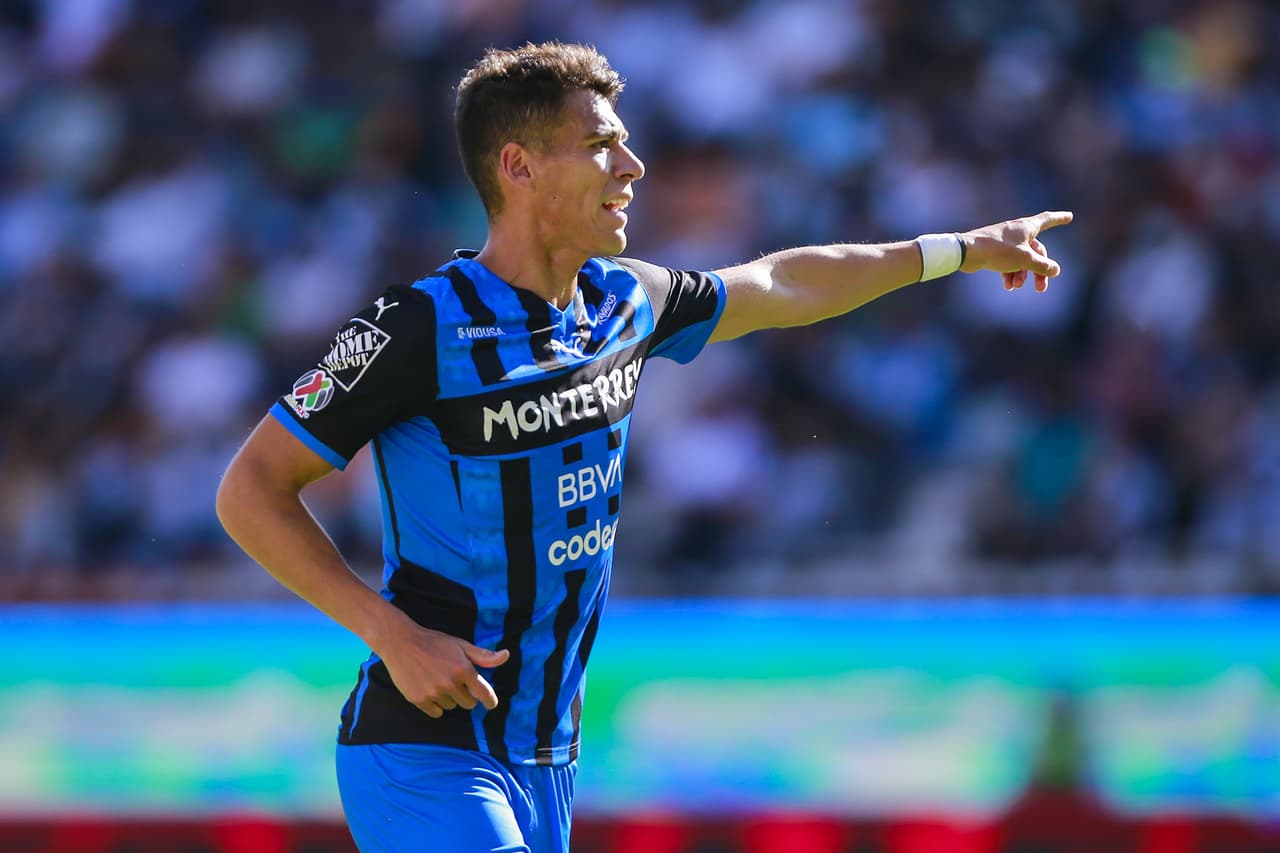 Gracias a un doblete de Luis Chávez y otro golazo de Roberto de la Rosa, el Pachuca dio cuenta de los Rayados.