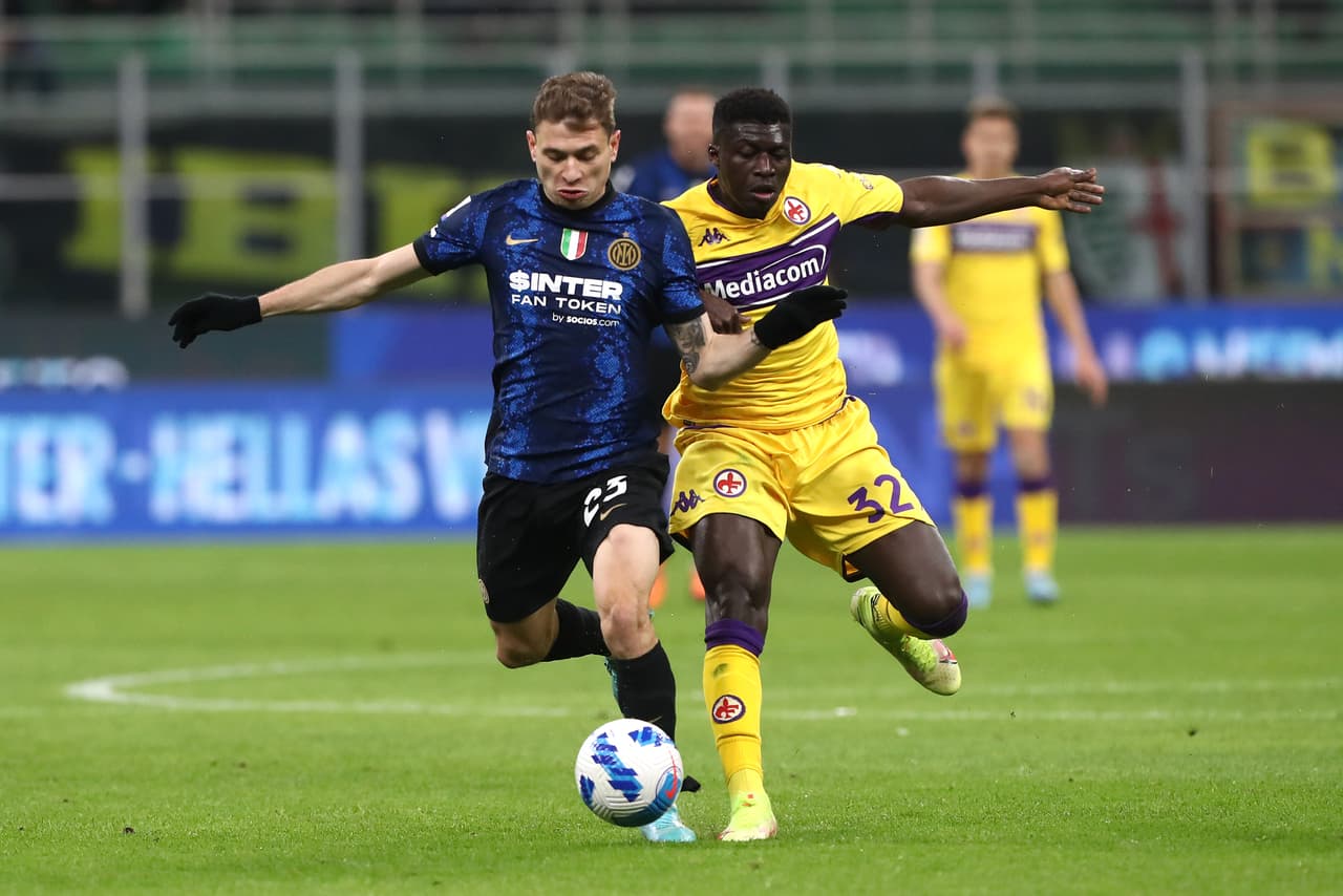 Lucas Torreira adelantó a la Fiorentina, pero neerlandés Denzel Dumfries le dio el empate al Inter.