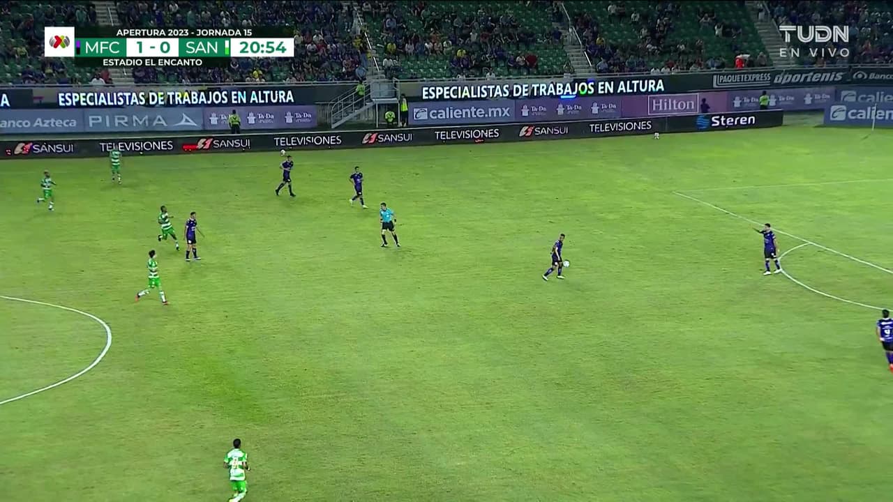 ¡GOL!  anota para Santos Laguna. Harold Preciado