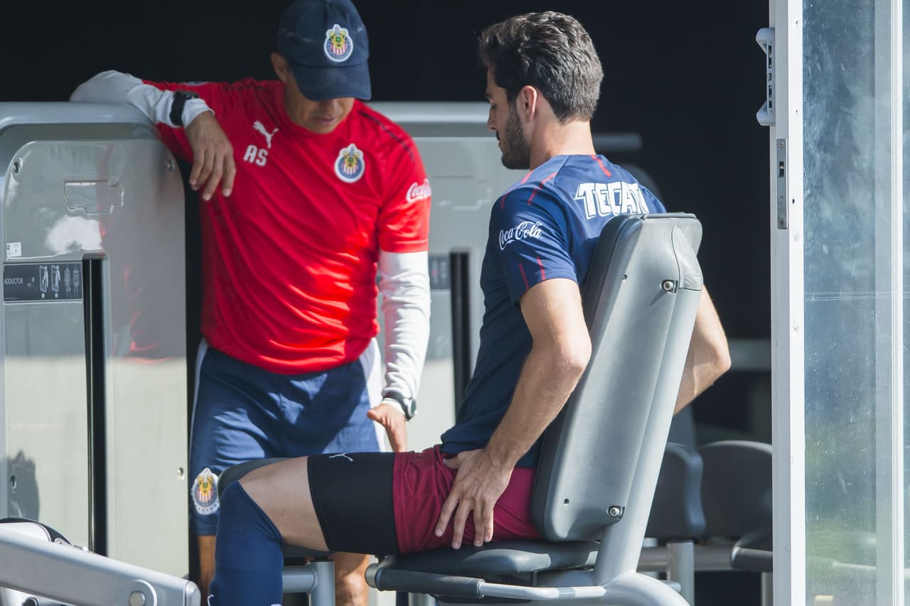 Con su más reciente contratación ya integrado de lleno a la disciplina del director técnico Tomás Boy, el repatriado desde Portugal Antonio Briseño, las Chivas del Guadalajara tuvieron otra intensa sesión de entrenamiento de cara a la próxima temporada de la Liga MX, en la cual hay un doble compromiso por eludir el tema del descenso y por reconquistar a una afición desencantada.