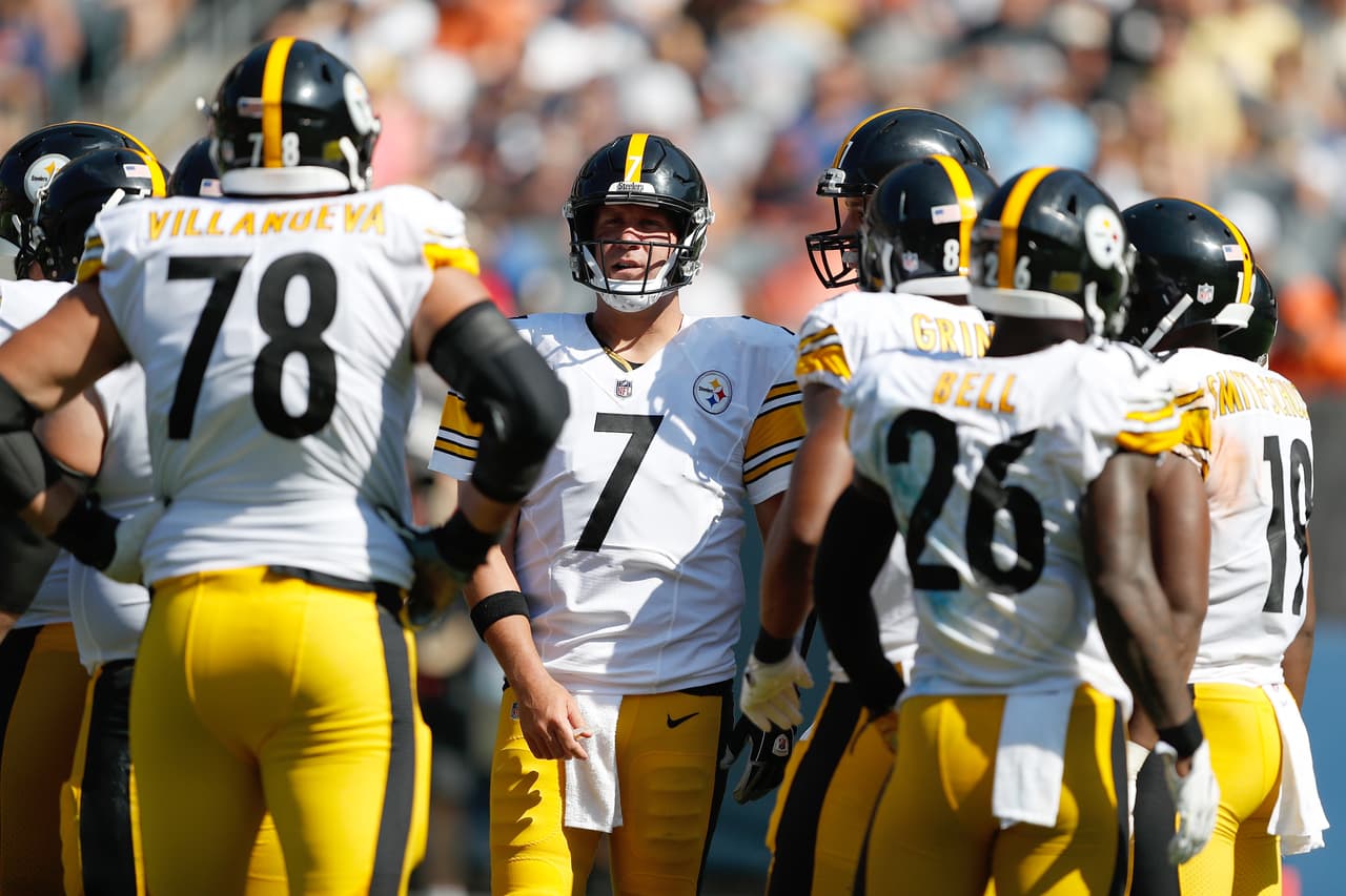 Pittsburgh Steelers quarterback Ben Roethlisberger (7) calls a play as he stands in the offensive huddle during an NFL football game against the Chicago Bears, Sunday, Sept. 24, 2017, in Chicago. The Bears won 23-17 in overtime. (Scott Boehm via AP)