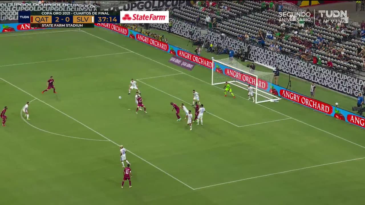 ¡TIRO ATAJADO! disparo por Eriq Zavaleta.