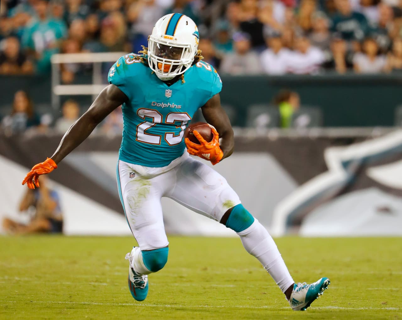 <b>6. JAY AJAYI | Miami Dolphins </b>
<br>Sus tres partidos de más de 200 yardas hicieron que la NFL volteara en su dirección. Este 2017 pinta para ser un gran año para el nuevo ídolo de Miami, quien querrá regalar una temporada histórica en busca de un contrato masivo.
