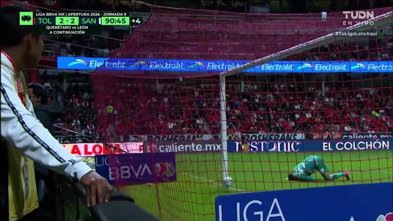¡TIRO ATAJADO! disparo por Jesús Angulo.