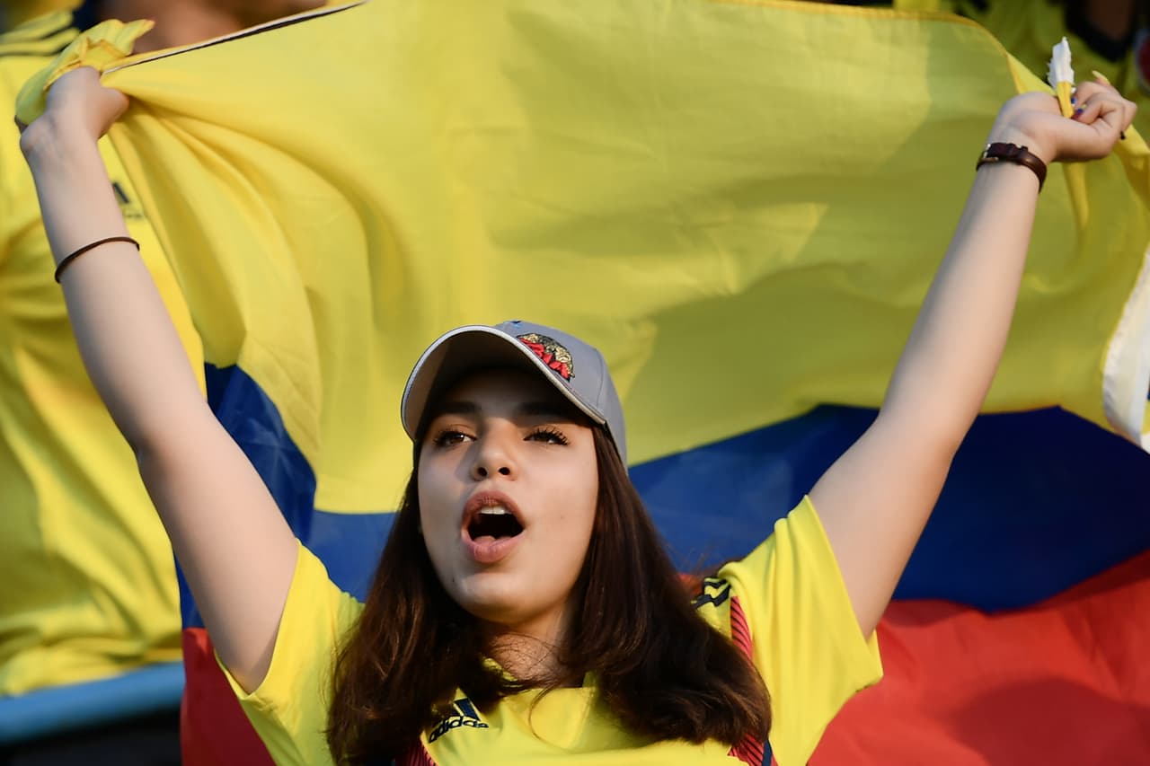 La belleza de sus fanáticas también sobresalió en un encuentro premundialista para que Rusia 2018 empiece a encender motores.