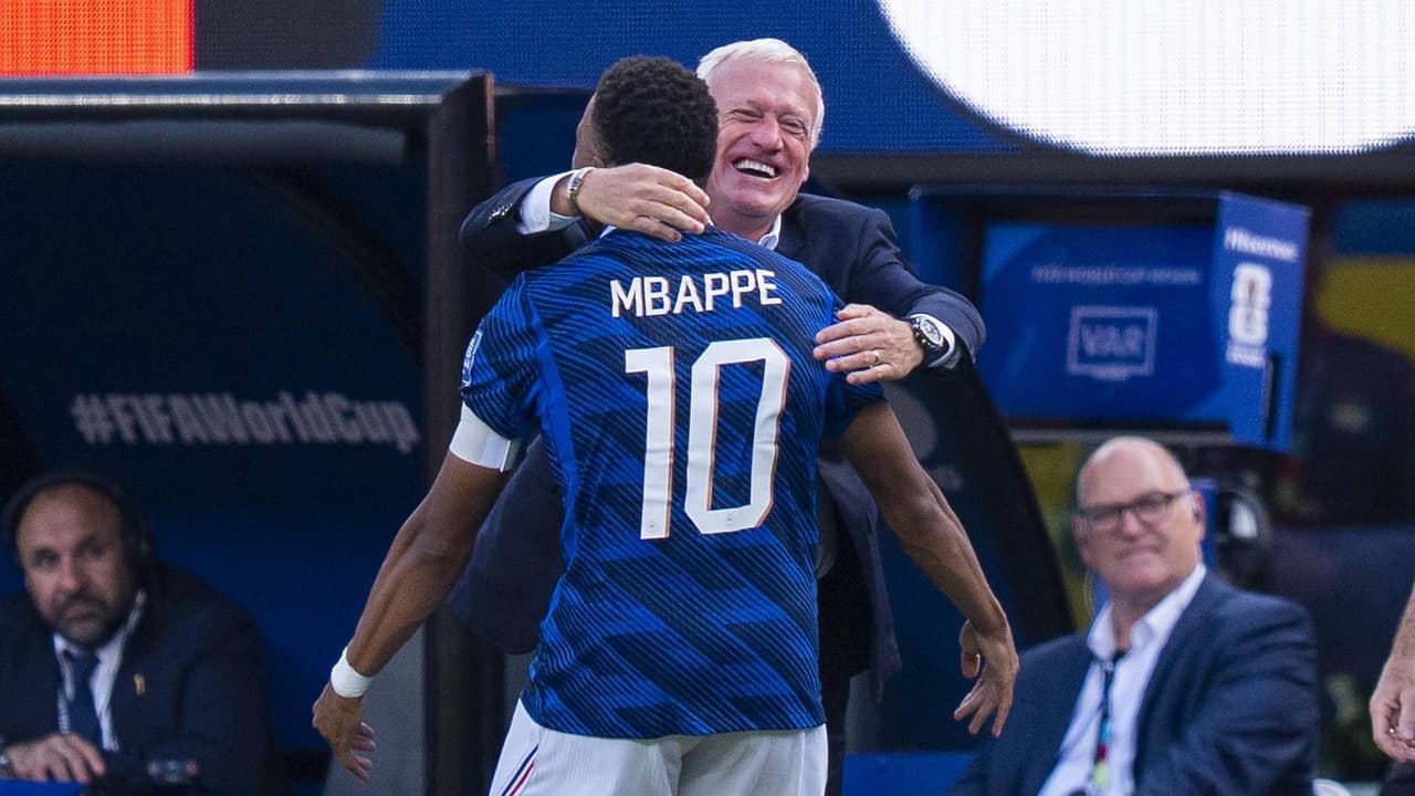 Didier Deschamps, DT de Francia, defendió a Kylian Mbappé de las críticas de la prensa