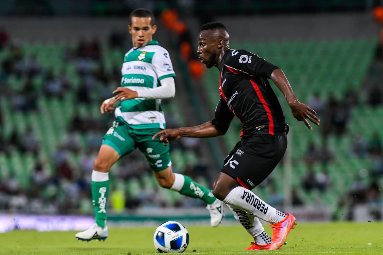 Julián Quiñones adelantó al conjunto visitante al minuto 25, pero Santos no se quedó de brazos cruzados y al minuto 69 Félix Torres se encargó de firmar el empate 1-1.