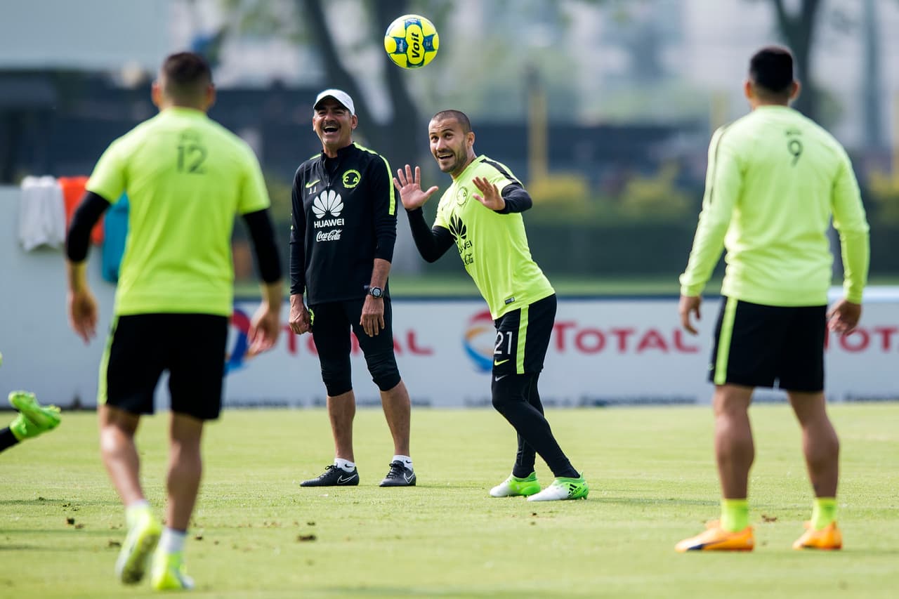 Alegría y optimismo fueron entonces las constantes del primer entrenamiento de América en la nueva etapa de Miguel Herrera.