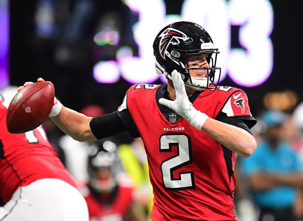 <b>3) Matt Ryan (Atlanta Falcons)</b>. Este año Atlanta fue un desastre pero pese a ello Ryan mantiene su estándar de calidad, acumula 4,307 yardas, 30 pases de anotación 6 interceptados.