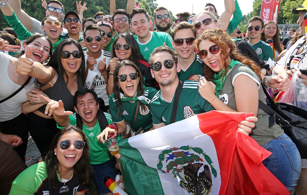 ¡Fiestón! Más de 5 mil mexicanos recorrieron Moscú por el Tri