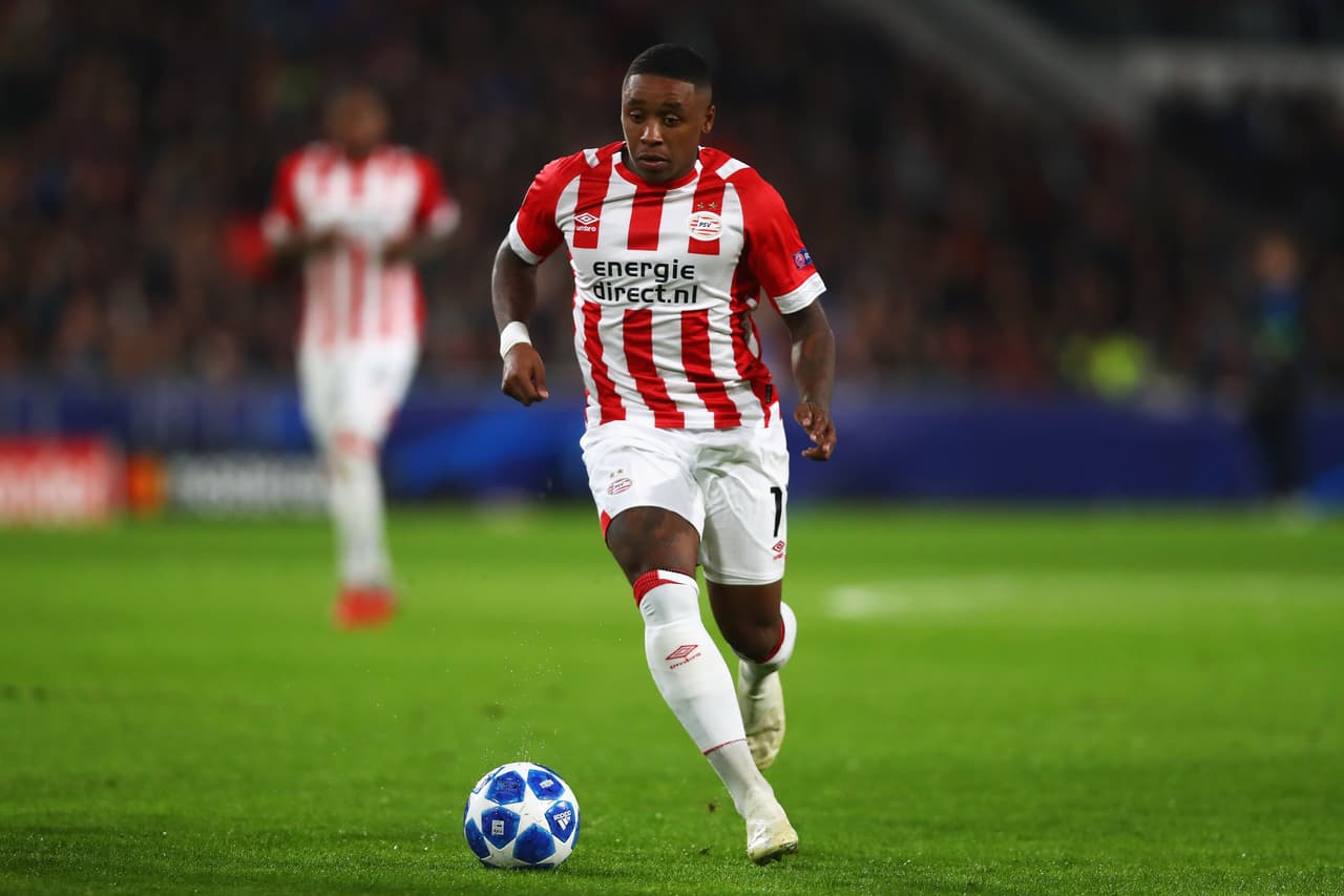 Steven Bergwijn. Tottenham pagó 33.2 millones de dólares para hacerse de los servicios del extremo izquierdo al PSV.