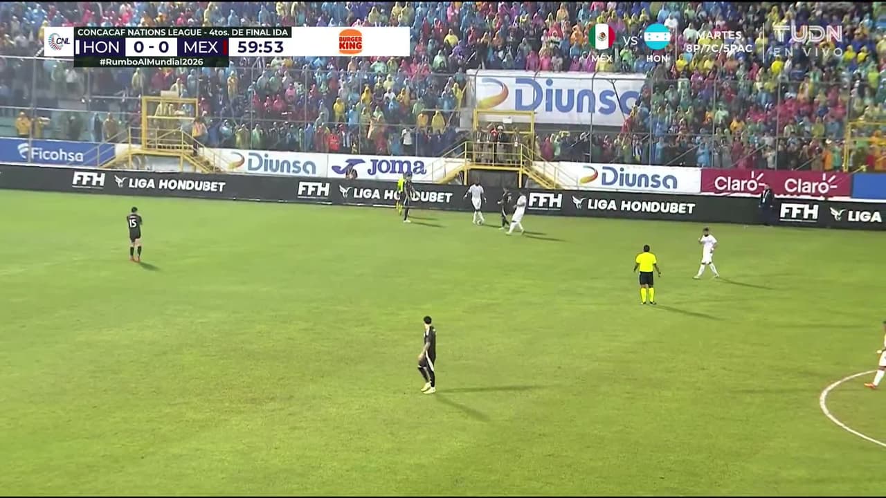 ¡TIRO ATAJADO! disparo por Raúl Jiménez.