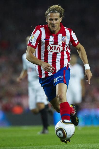 Después de haber ganado el Balón de Oro del Mundial, Diego Forlán demostró su fidelidad al Atlético de Madrid y espera poder sacarse una 'espinita': ganar la Liga. 'Cachabacha' es letal al ataque y ya reiteró que como conductor del juego 'colchonero' también es opción.