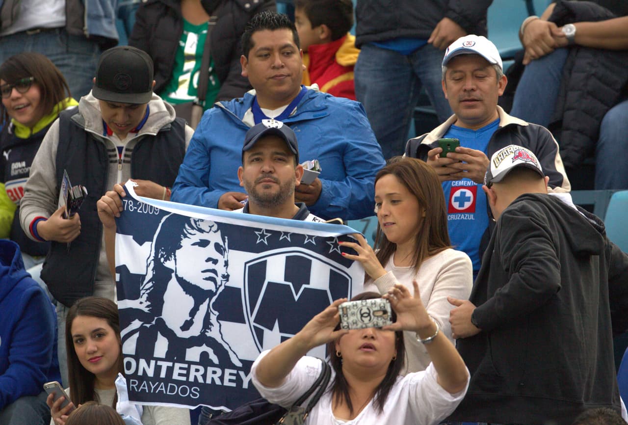 El colorido de la afición en la Jornada 8