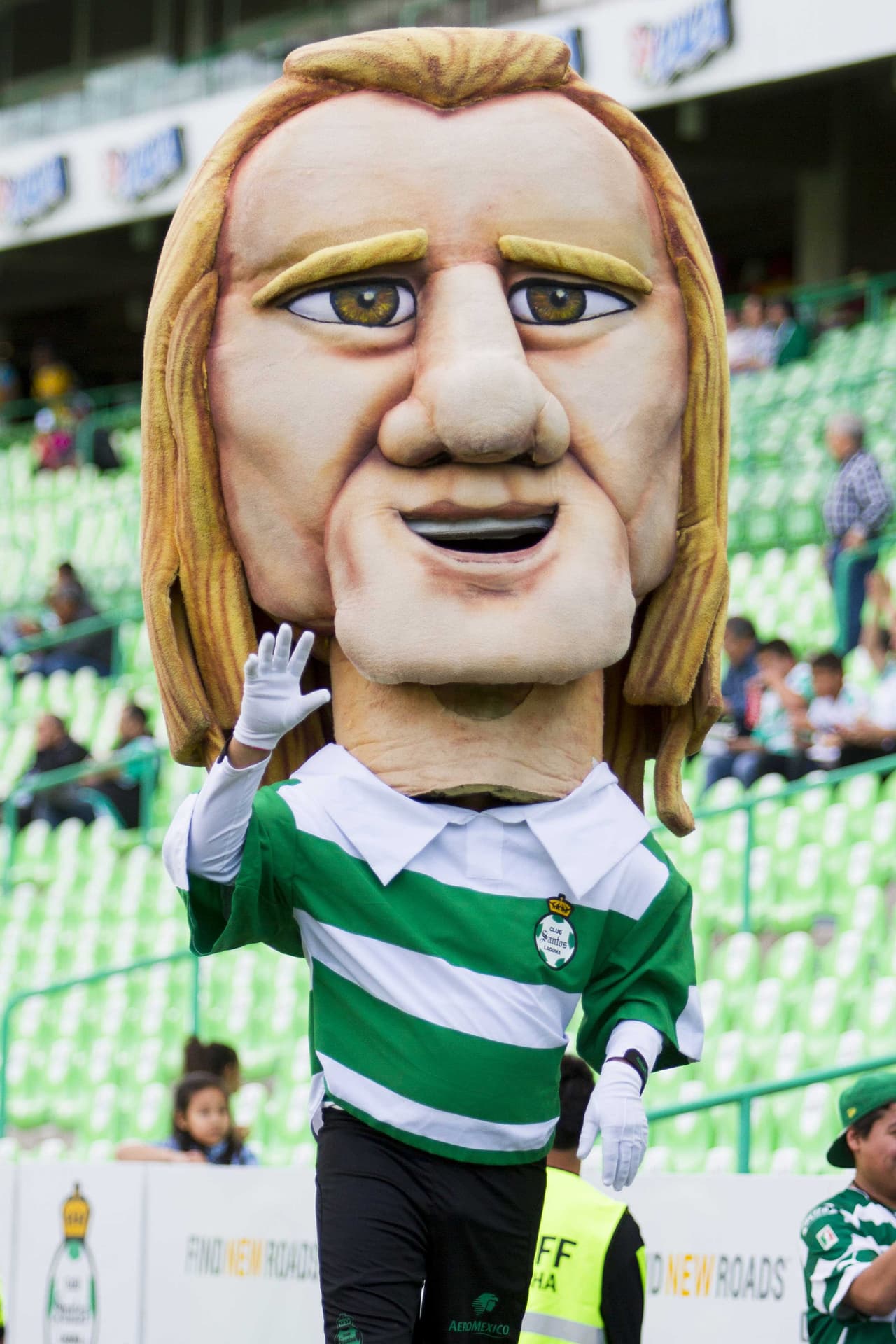 El colorido de la afición en la Jornada 8