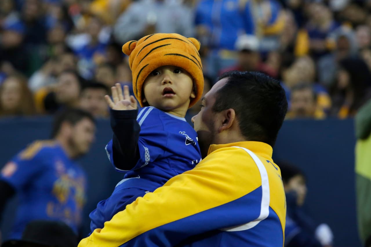 El colorido de la afición en la Jornada 8