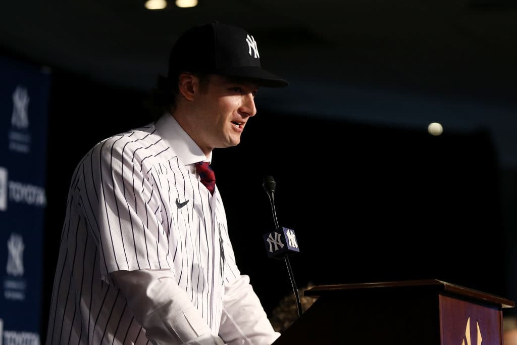 El pitcher llega como el Cy Young de la Liga Americana y con un contrato de 324 millones de dólares, procedente de los Houston Astros.