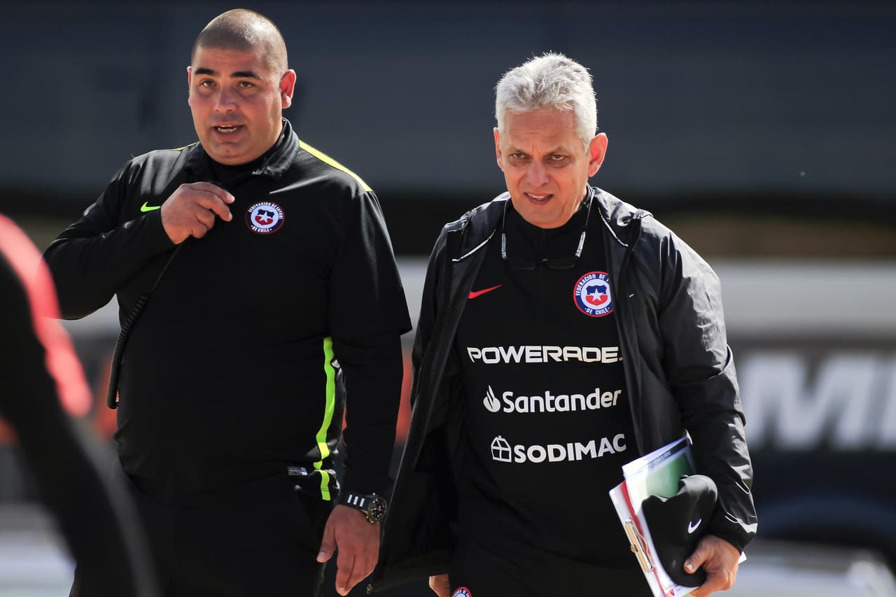 Chile, con Arturo Vidal a la cabeza y bajo la batuta del colombiano Reinaldo Rueda, prepara su choque contra México, al que espera volver a vencer ahora que está Gerardo Martino como técnico.