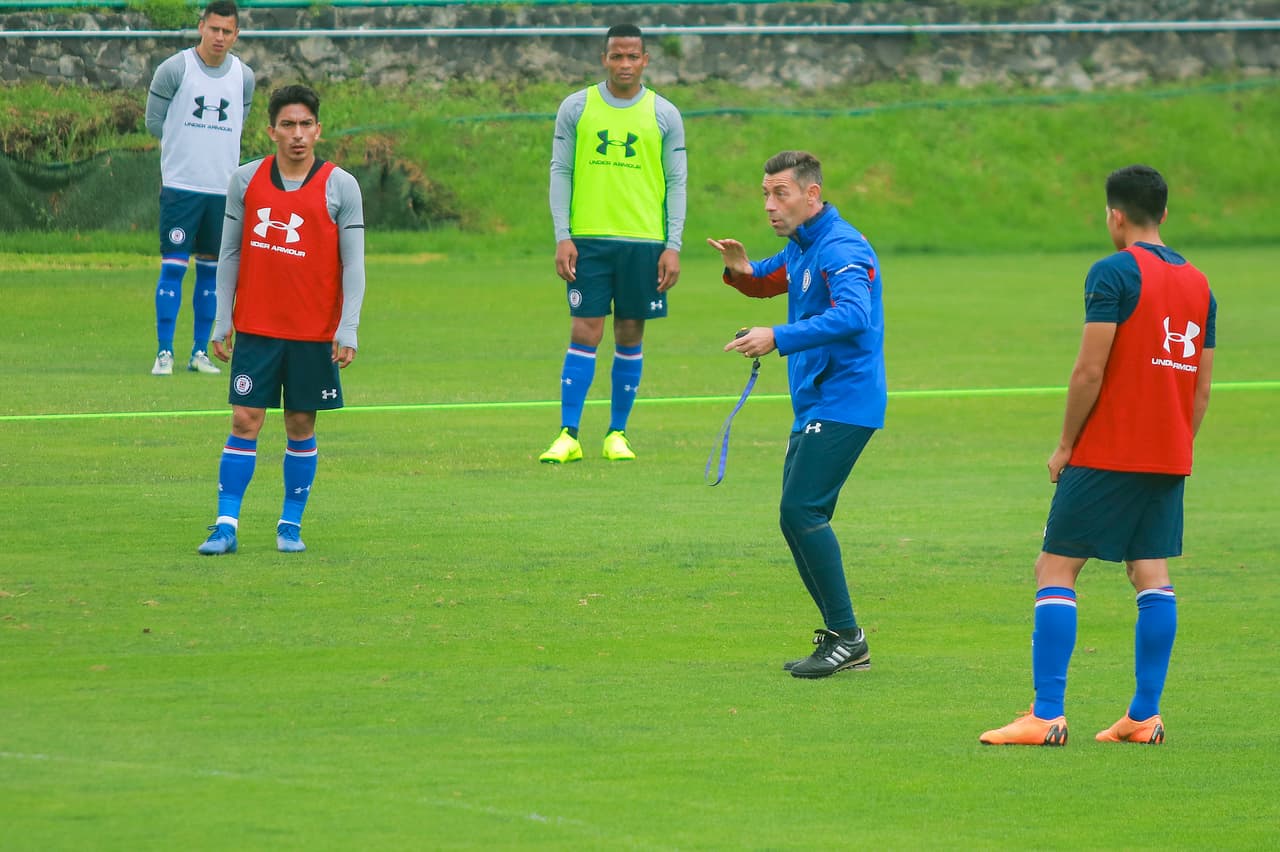 Cruz Azul se prepara para defender su liderato en la Jornada 13 del Apertura 2018 en el que se enfrentará a Gallos de Querétaro, en un punto clave para no decaer en el torneo.