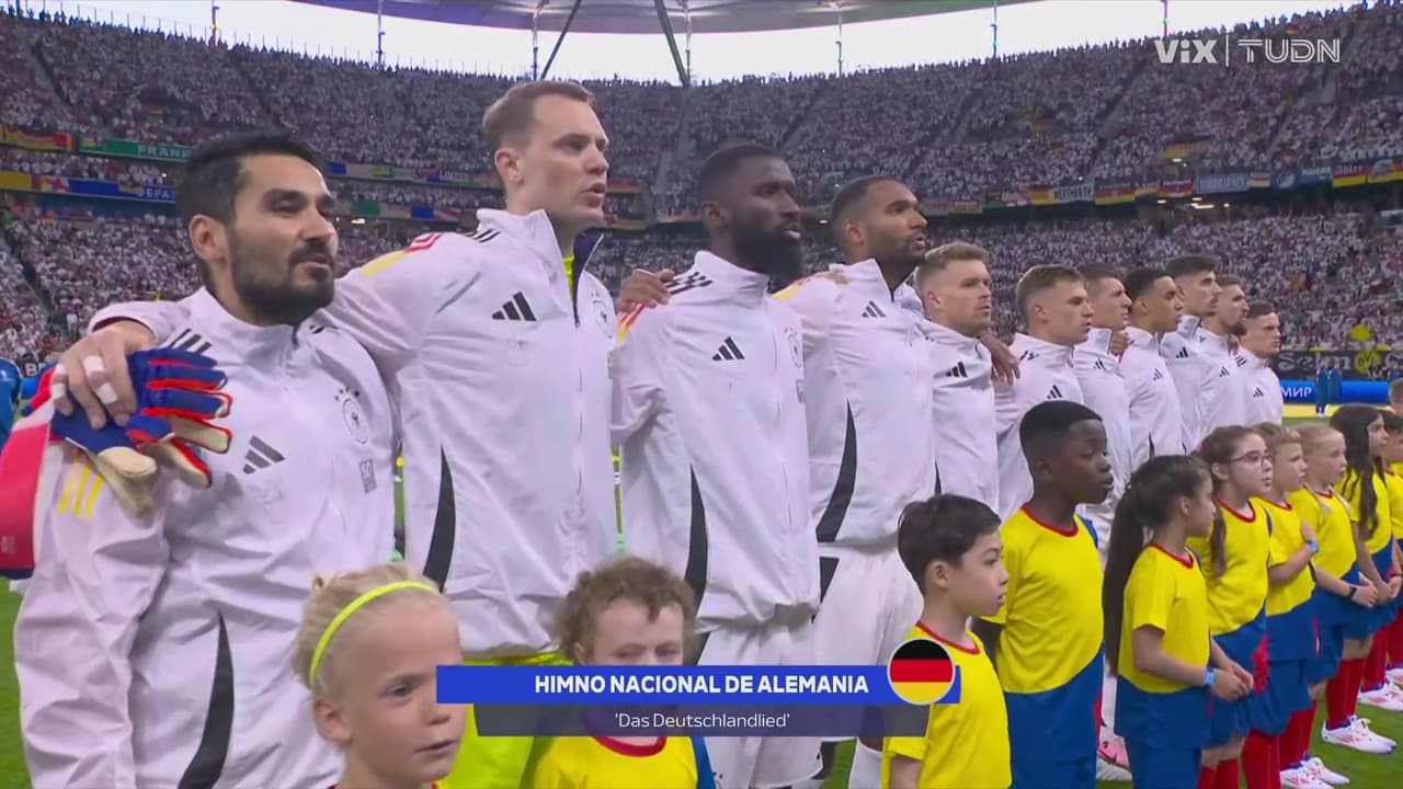 Frankfurt vibra con los himnos de Suiza y Alemania