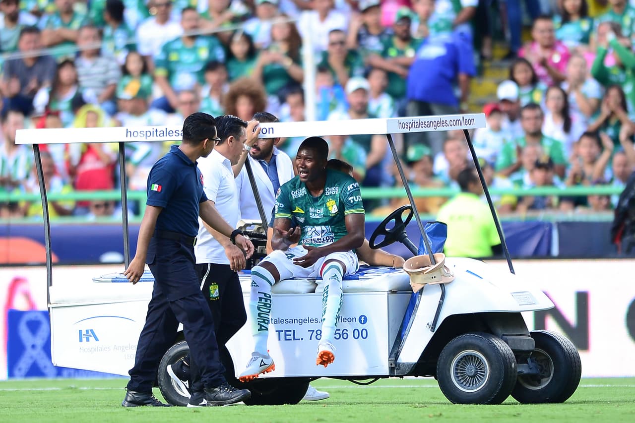 Andrés Mosquera se rompió el tendón rotuliano en la rodilla derecha. Tras la operación, ya está en rehabilitación y se espera que vuelva en mayo.