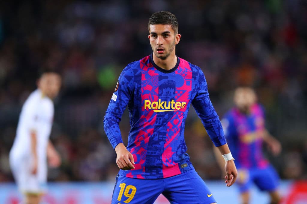 ¿Por qué la playera de Ferrán Torres no tenía el escudo del Barça?