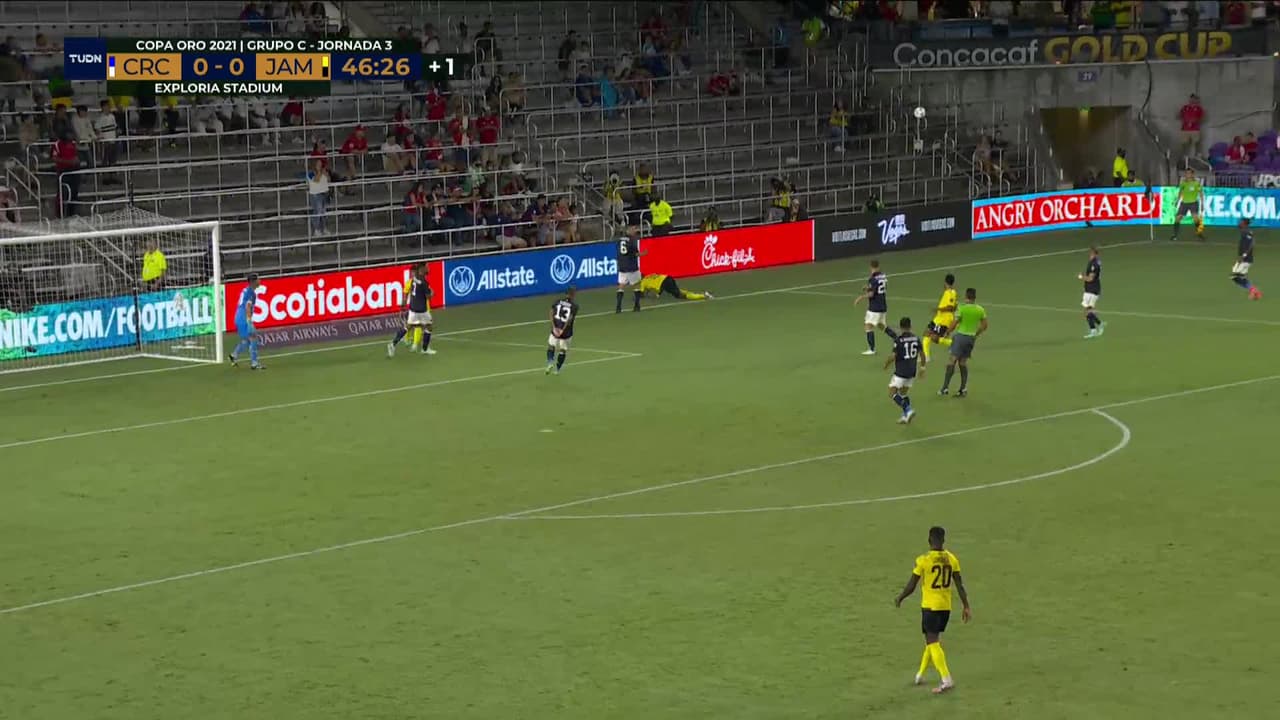 ¡TIRO ATAJADO! disparo por Junior Flemmings.