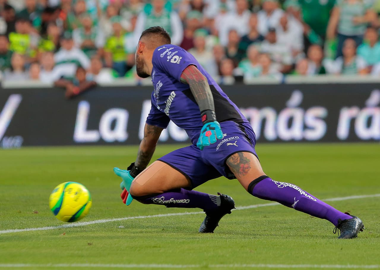 Aún así, el arquero Jnathan Orozco demostró que la cancha de Santos es terreno sagrado.