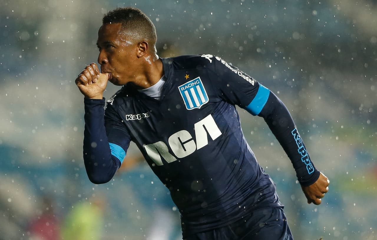 <del>El colombiano Andrés Felipe Ibargüen es una de las cartas a las que América apostará para el Clausura 2018, con cualidades y hasta porte físico similar al de su compatriota Darwin Quintero</del>Andrés Felipe Ibargüen es el nuevo refuerzo de las Águilas para el Clausura 2018.