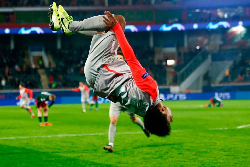 Berisha (28’, 41’) marcó doblete, Miranchuk (79’) descotó por la vía penal y Adeyemi (81’) selló la victoria. Con este triunfo, obligan a los del ‘Cholo’ a obtener un buen resultado ante el Bayern para pensar en la siguiente ronda.