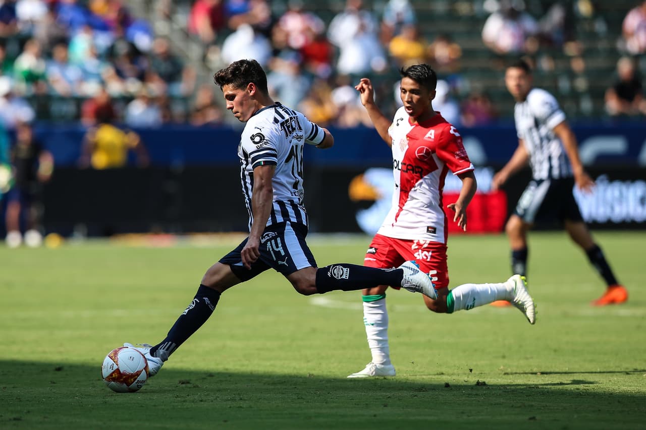 En la segunda mitad Diego Alonso mandó a la cancha a 'Ponchito' González para fortalecer el ataque pero ni así pudo contrarrestar el buen parado de los Rayos.
