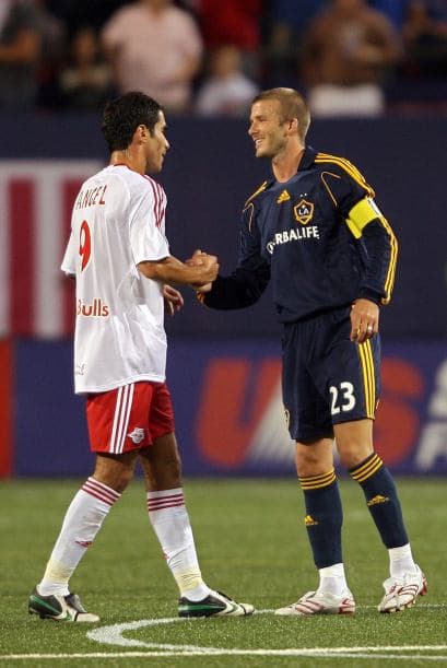 18 de agosto, 2007: Primer duelo de la estrella internacional David Beckham vs. NY frente a 66,238 aficionados en Giants Stadium. El Galaxy cae 5-4 en el último minuto luego del gol de Juan Pablo Ángel. 