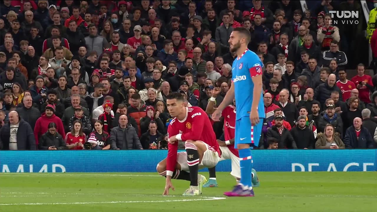 Arranca el partido y la pelota está en juego.