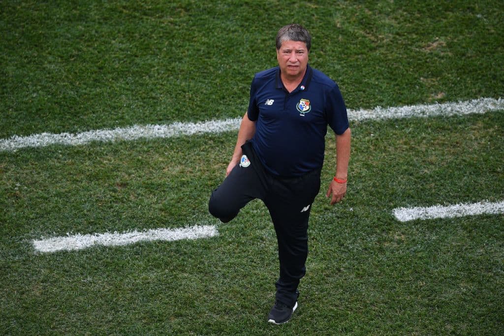 Paraguay afirmó que tiene seis candidatos mundialistas, Argentina y Colombia miran a sus técnicos vecinos, los banquillos de Latinoamérica arden y México espera, mientras los técnicos se preparan.