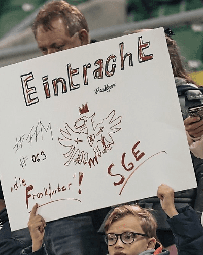 Varios aficionados de las Águilas estuvieron presentes en el partido, se dice que es una de las aficiones más fieles de toda la Bundesliga.