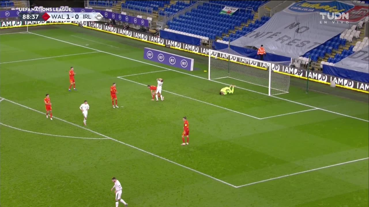 ¡TIRO ATAJADO! disparo por James Collins.