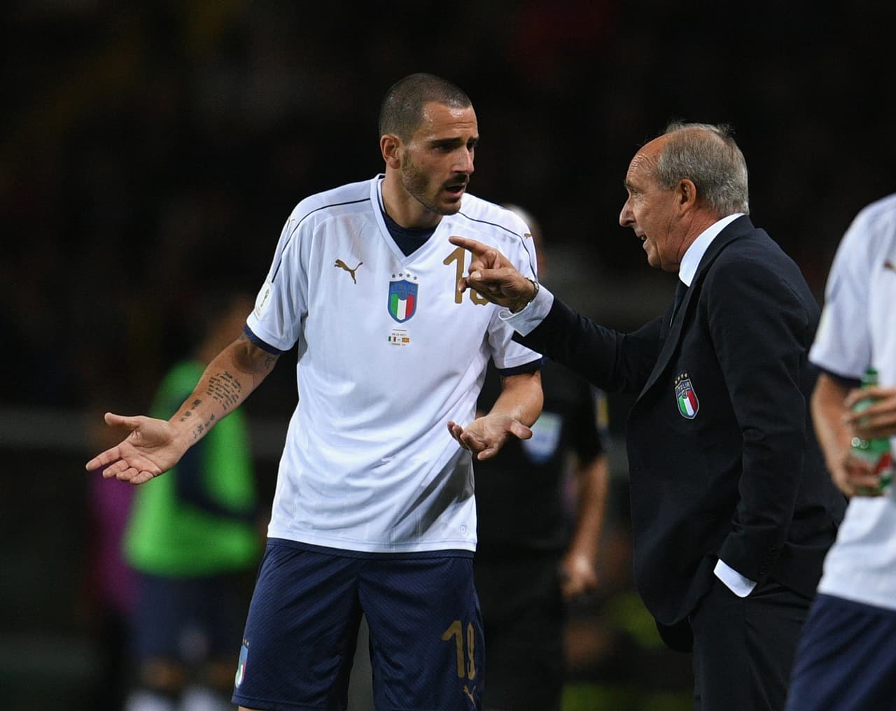 El defensa italiano Leonardo Bonucci es uno de los que sobresale en esta lista de candidatos. Fue destacado en la llegada de Juventus a la final y lo es con Italia. Ahora juega con AC Milán.