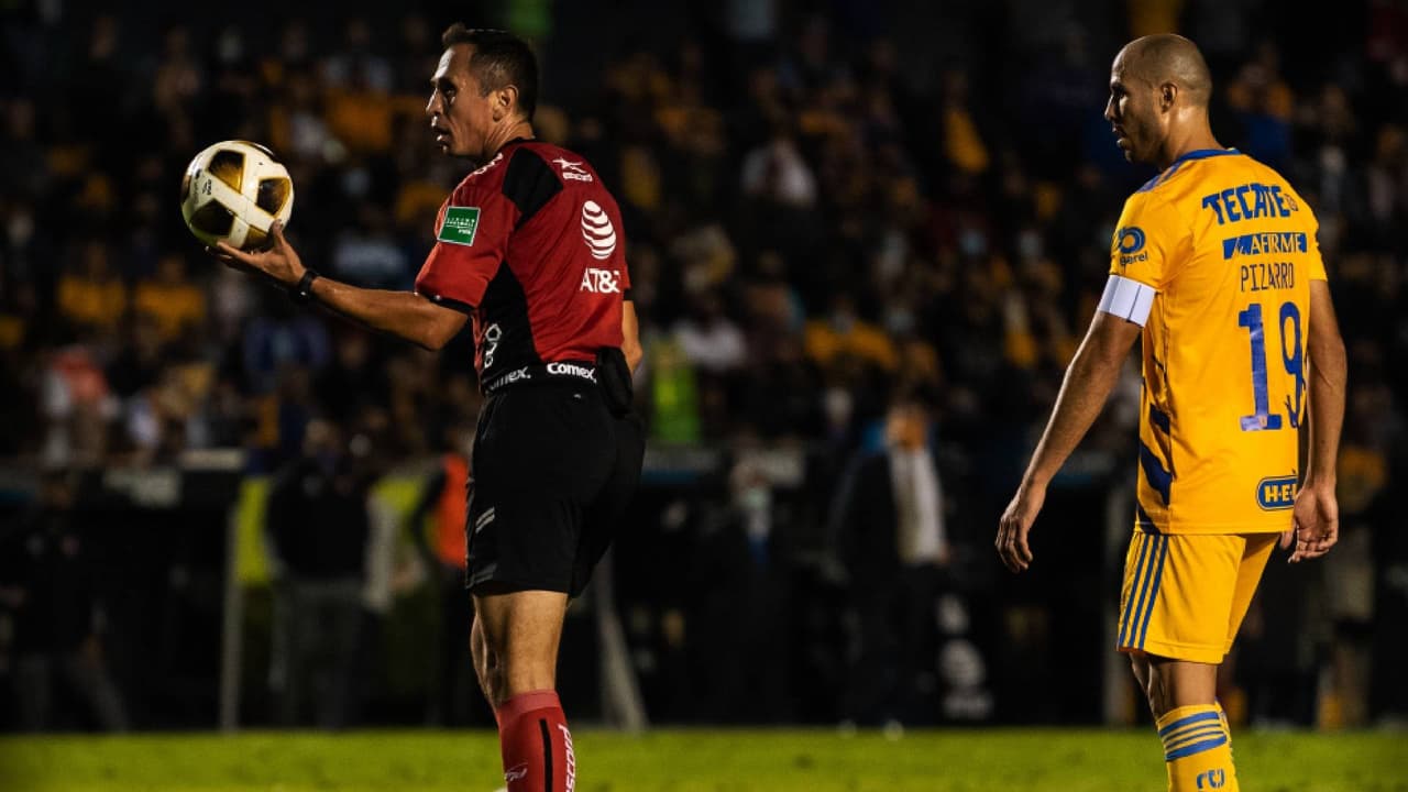 Guido Pizarro se vuelve a lesionar y abandona el juego vs Santos