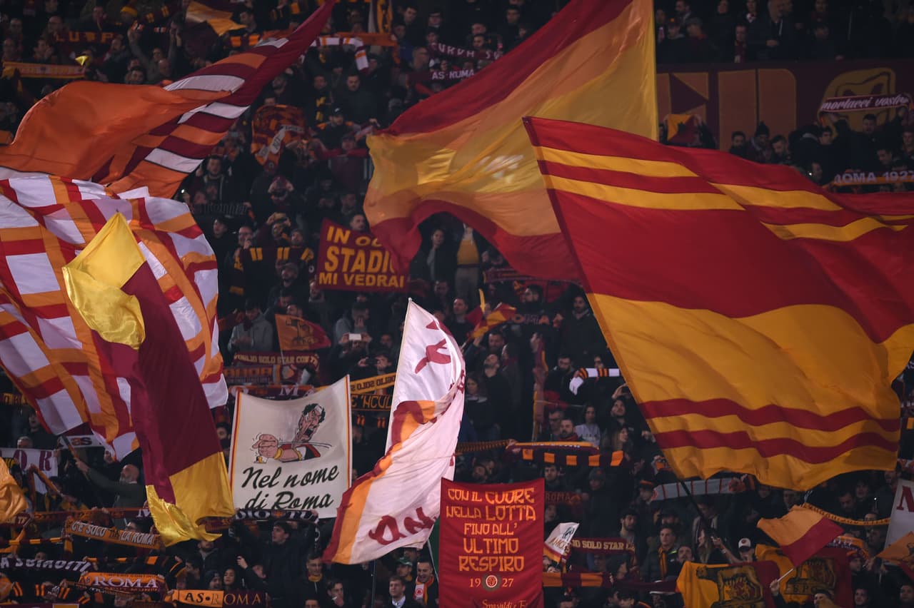 Los fanáticos en el estadio Olímpico de Roma llegaron con la confianza de que su equipo lograría remontar en la serie apoyado en su juego y tradición.