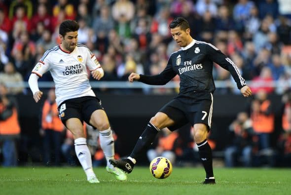 Real Madrid no lograba meterse de nuevo al partido y ésto lo aprovecharía el Valencia para ponerse al frente en el marcador.