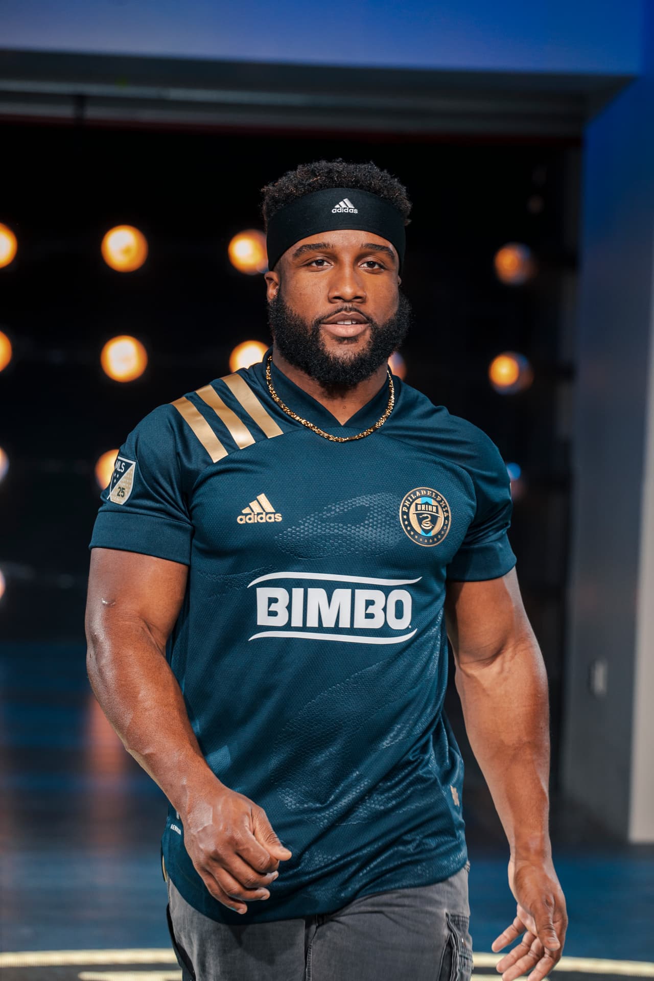 ¿MLS y NLF unidas? Claro que sí... Boston Scott -jugador de Philadelphia Eagles- lució la nueva piel de Philadelphia Union.