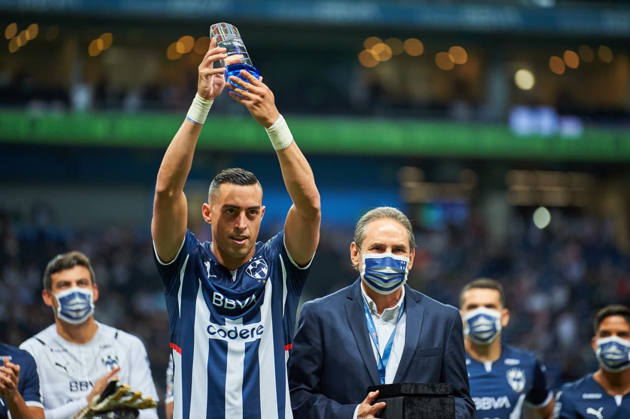 Monterrey dedica homenaje a Rogelio Funes Mori en su estadio