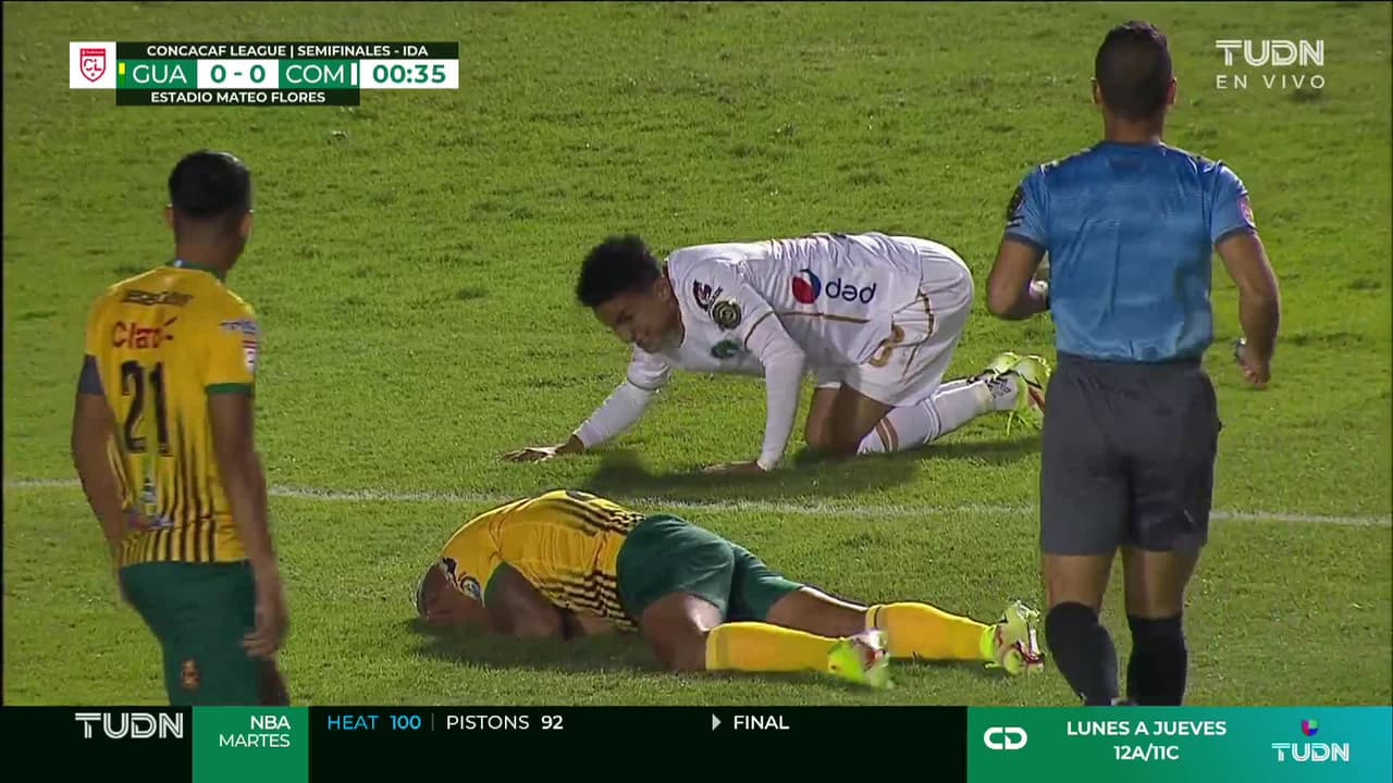 Arranca el partido y la pelota está en juego.