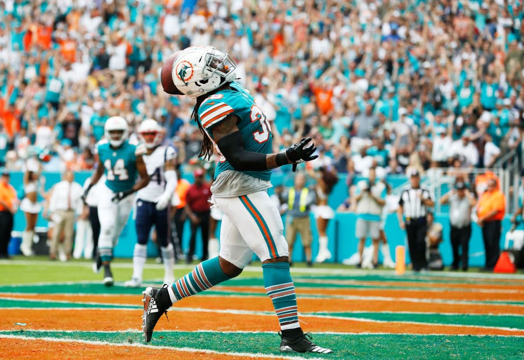 Restando 13:26 de inmediato vino la respuesta de los Dolphins con una carrera de 54 yardas de Brandon Bolden para poner en ventaja a Miami 14-13 de nueva cuenta.