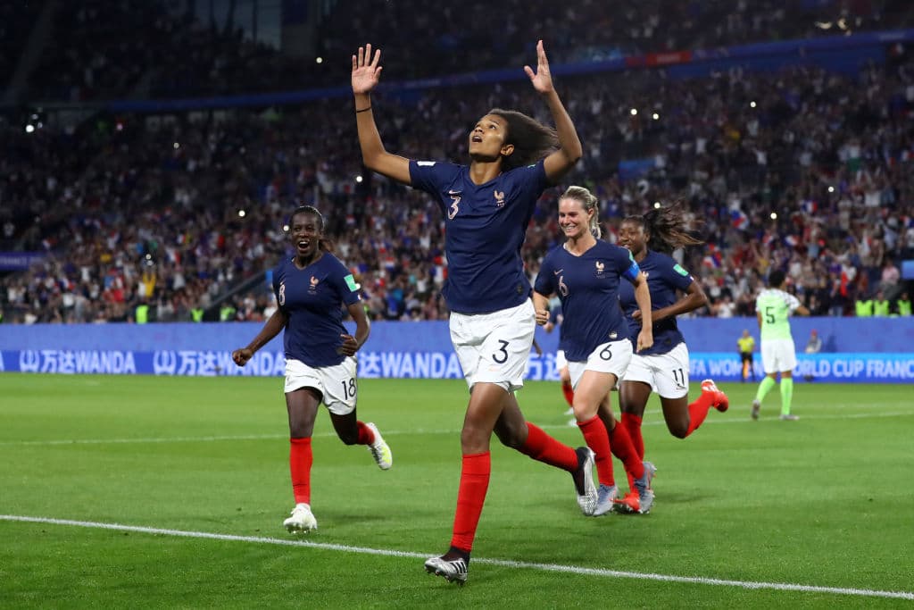 Con un polémico penalti de Wendie Renard (3) Francia supera a Nigeria por 1-0 y avanza como líder del Grupo A de la Copa Mundial Femenina Francia 2019, en partido llevado a cabo en Rennes.