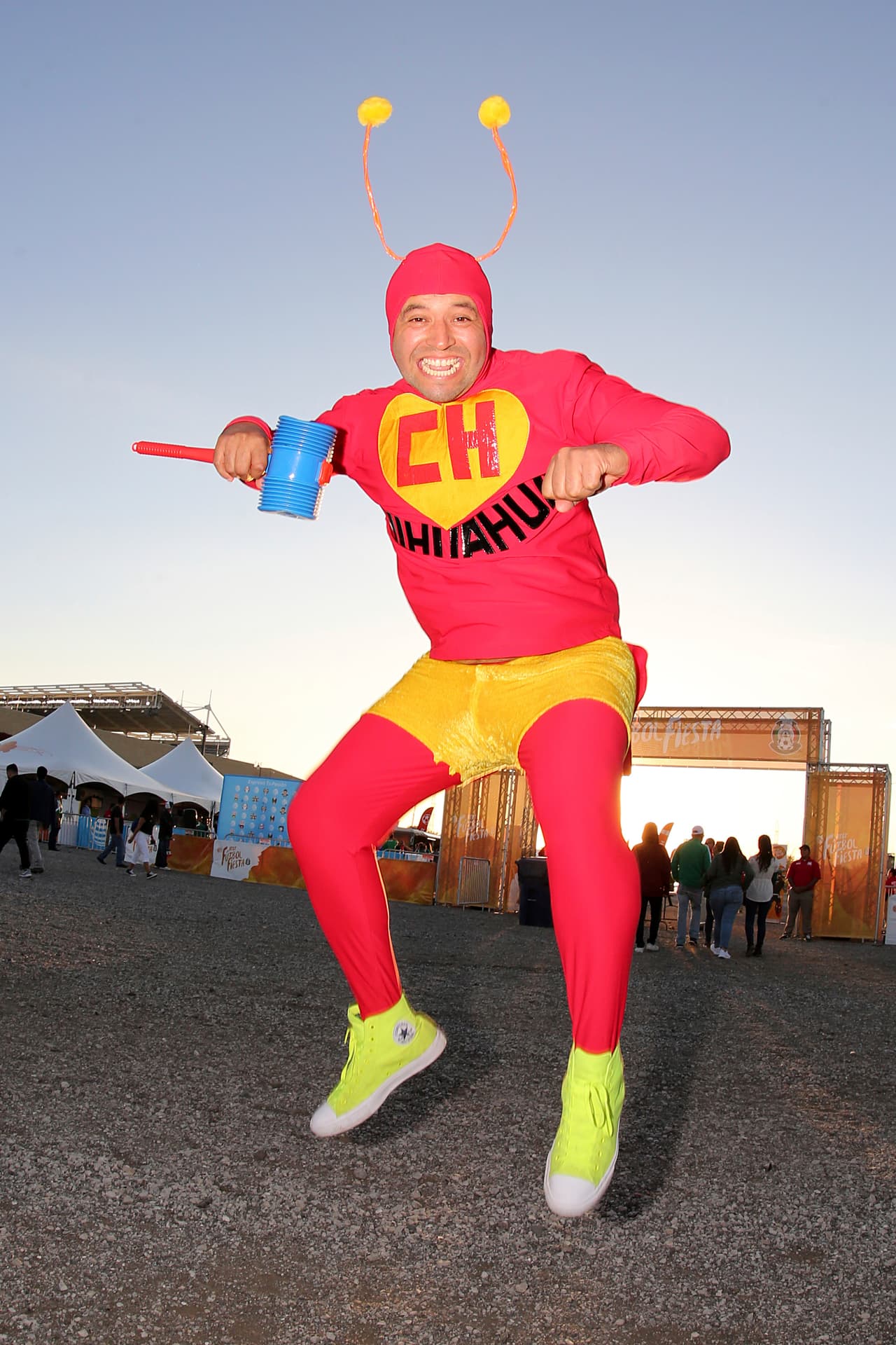 Por su parte, nadie contó con la astucia de los mexicanos y su característica alegría en los partidos del Tri, sin importar que solo sea un amistoso de fecha Fifa.