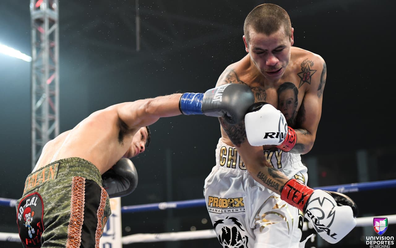 En la pelea coestelar de la noche, el campeonato supergallo de la Asociación Mundial de Boxeo (AMB), Daniel Roman le quitó el invicto al mexicano Moisés 'Chucky' Flores por amplia decisión unánime. Las tarjetas fueron de 116-112, 118-110 y 120-108 para el campeón.