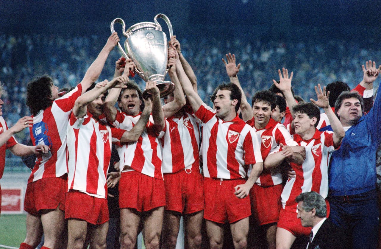 <b>Estrella Roja (UEFA) </b>- El popular equipo serbio se quedó con la Intercontinental en el año de 1991.